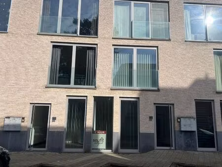 ruim gelijkvloers appartement met tuin op topligging.
