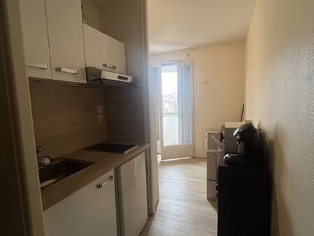 pau trianon charmant t1 avec balcon et parkin