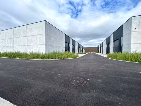 uitzonderlijke voorwaarden  uitstekend gelegen nieuwbouw kmo-unit te pittem!