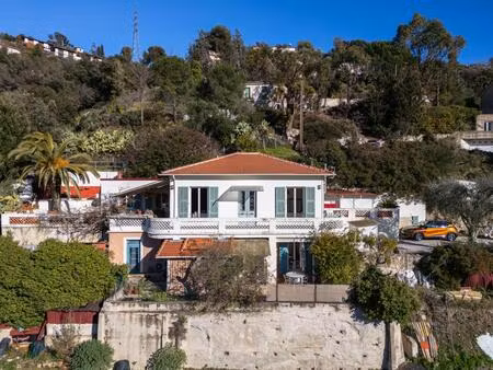 maison d'apiculteur individuelle avec jardin et vue dégagée
