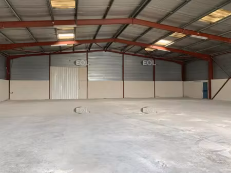 ensemble immobilier composé de deux bâtiments