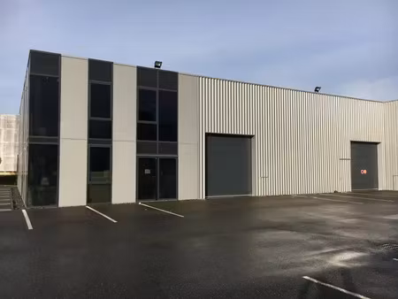 mixte activites-bureaux a louer