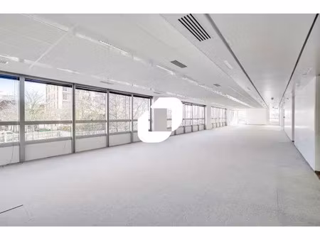 a louer  bureaux entierement renoves