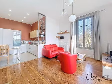 exclusivité – t3 de charme dans maison de maître du xixe siècle – limas