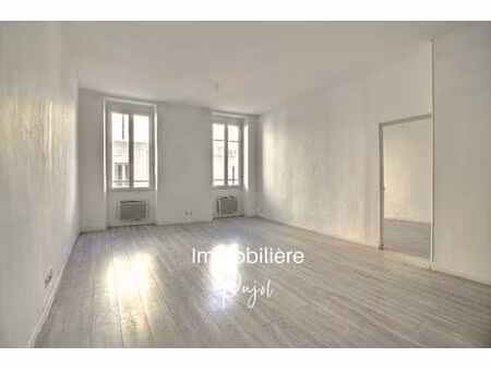 longchamp 13001 - type 3 avec terrasse de 28m²