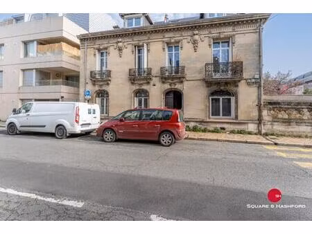 grand studio vendu libre