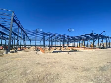 a louer - entrepôt avec bureaux de 5 880 m² à croissy-beaubourg (77)