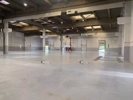 à louer : bâtiment indépendant de 4 000 m² à saint-ouen-l'aumône (95)