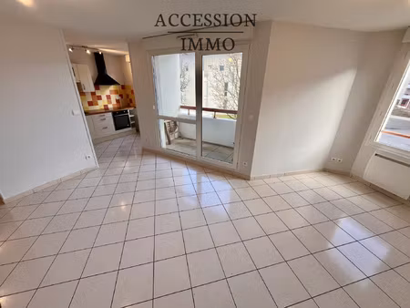 gd t2 dijon toison d'or 49 m2 au 1er étage dans résidence ra