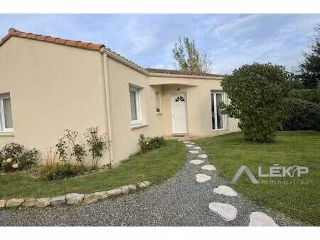 vente maison à essarts-en-bocage (85140) : à vendre / 80m² essarts-en-bocage