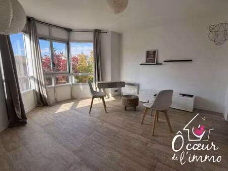 location appartement 2 pièces meublé à cholet (49300) : à louer 2 pièces meublé / 40m² cho