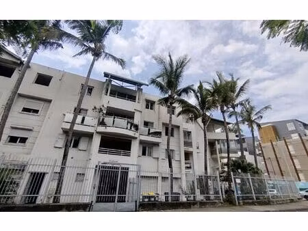 location appartement  m² t-1 à saint-denis  750 €