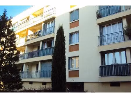 location appartement 3 pièces 62 m² à vaulx-en-velin (69120)