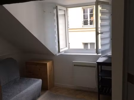 petit studio meublé - paris marais / archives - machine à laver et vrais wc