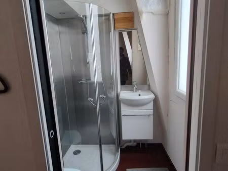 studette - paris 2eme - 15m2 -650euros/cc