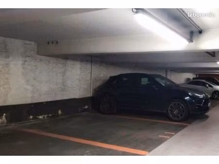 place de stationnement dans parking sécurisé paris 4e