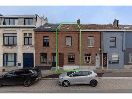 option maison bien située avec trois chambres et jardin