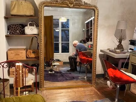 local-bureau sur cour très calme