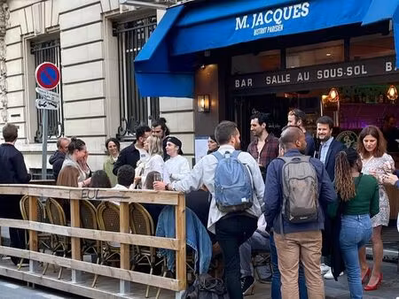 bar/brasserie avec licence iv sortie de métro richelieu drouot 75009