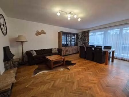 appartement meublé de 2 chambres avec garage dans le centre