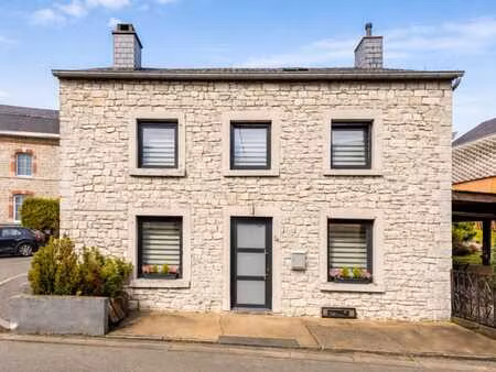 authentique maison en pierre du pays pleine de charme