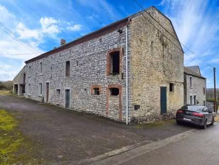 batiment de ferme avec terrain et 2 garages – beau potentiel