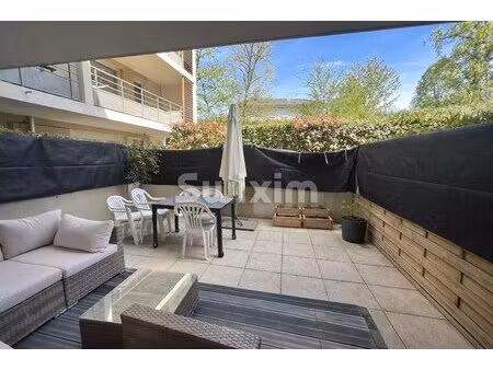 appartement t3 avec superbe terrasse .