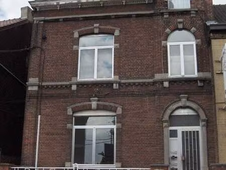 appt 2 eme étage arrêt bus a proximité