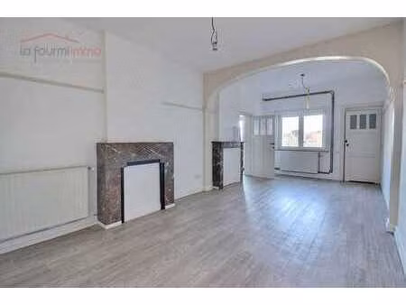 maison 2ch avec grand garage et jardin