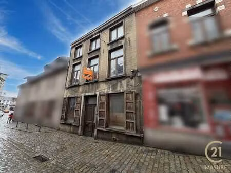 maison avec jardin à rénover située en plein centre ville