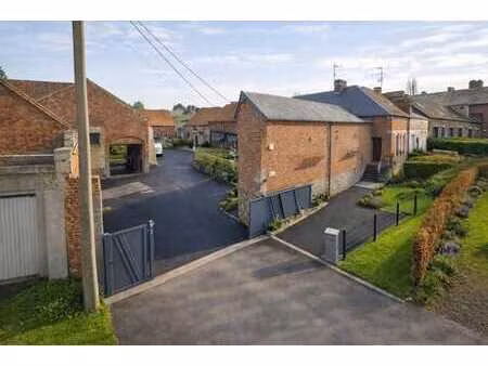 ◊ corps de ferme rénové à 1 5 km de la belgique◊