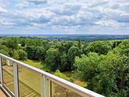 très bel appartement avec vue sur campagne environnante