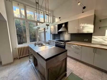 quartier louise maison de maître avec parking et extérieurs