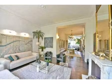 quartier européen – superbe triplex meublé 4 chambres