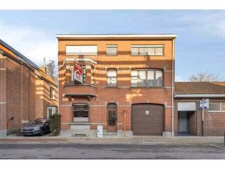 grande maison familiale avec vaste garage à muizen