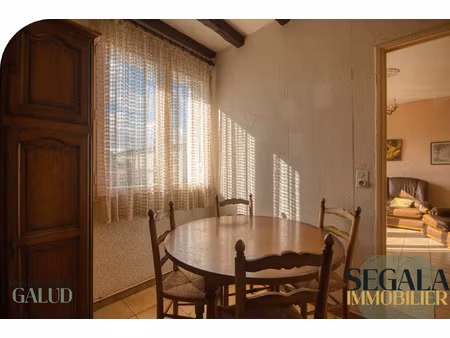 immeuble centre saint-benoît local 75 m2 + appartement