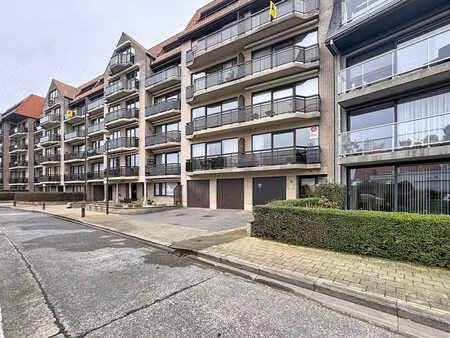 spacieux appartement de 3 chambres à bredene