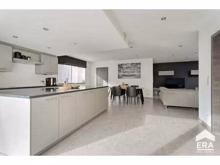 maison semi-ouverte près du centre de jabbeke