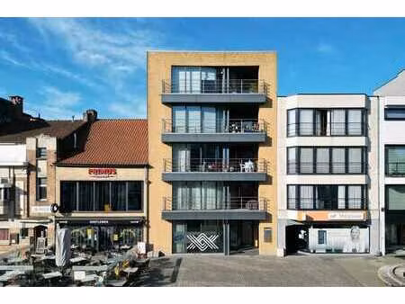 ruim appartement met twee slaapkamers op de markt in deinze