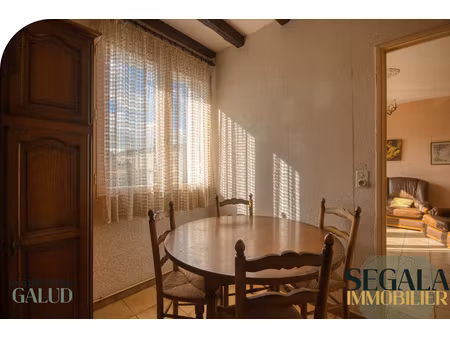 immeuble centre saint-benoît – local 75 m² + appartement