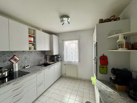 a vendre à la meziere   appartement t4 rez-de-chaussée 80m²  3 chambres  jardin 51m²