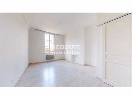 studio hyper centre-ville - vue square des cordeliers