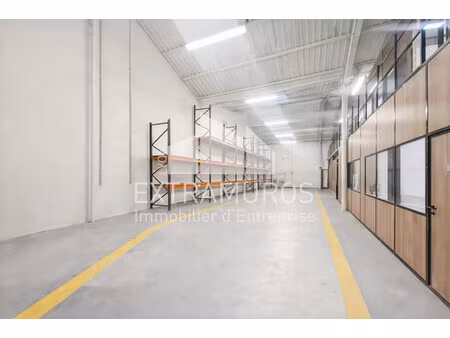 location local commercial