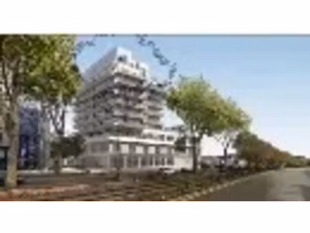 un local commercial brut de beton fluides en attente rouen rive droite quartier lucilline