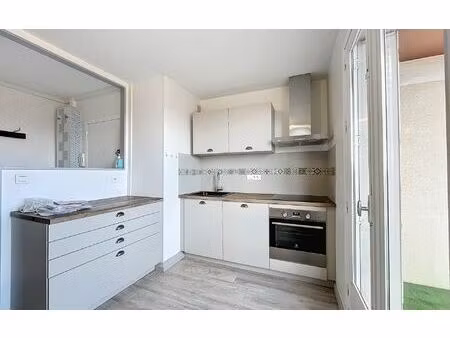 location appartement  63.36 m² t-3 à clermont-ferrand  830 €