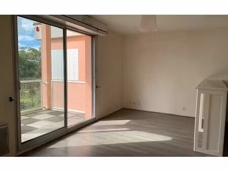 location appartement  m² t-2 à gradignan  687 €