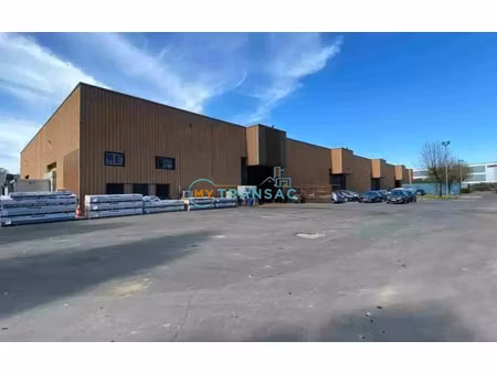 location local industriel 2800 m² à croissy-beaubourg (77183)