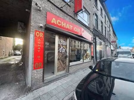 superbe commerce avec vitrine sur axe principal à gilly