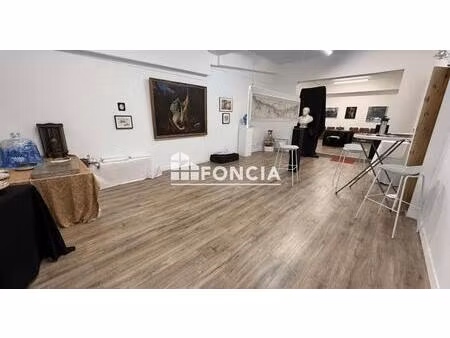 hyper centre/local commercial