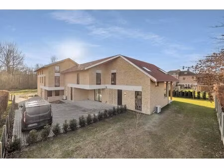 appartement te koop in roosdaal met 3 slaapkamers